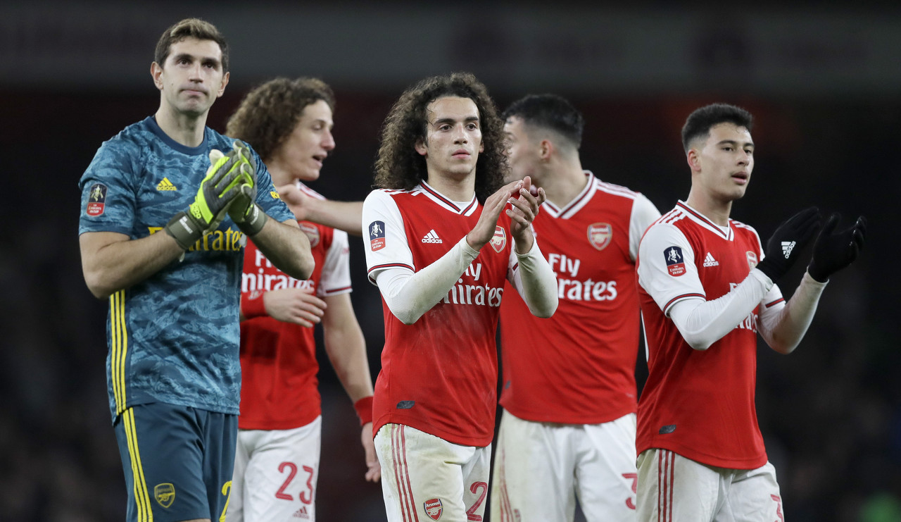 东体：在申花跟训的谢初筠生在澳洲