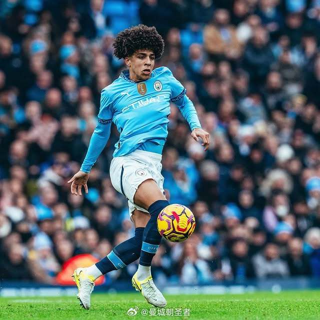 冲上热搜！姆巴佩失宠，佛爷亲自出马约谈英超头牌，意图打造全新银河战舰