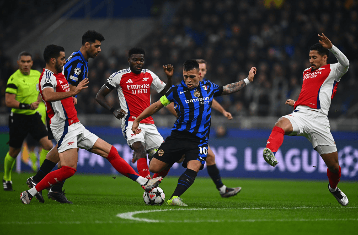 5年2.03亿！球队老大变替补！连续238场首发纪录终结